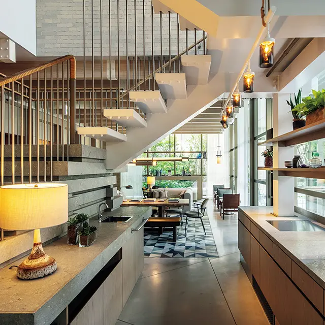 落ち着いた雰囲気のレストラン「Upstairz」