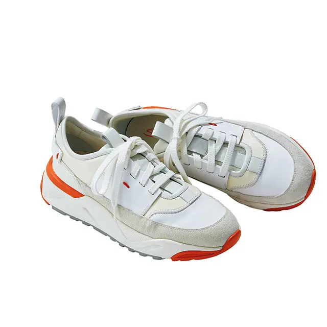 白にワンポイントカラー。 「さりげない存在感」がちょうどいい