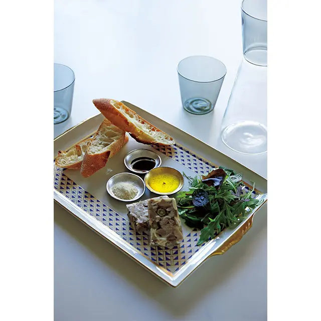 ジノリの四角いプレートはオードブルを盛ったり、