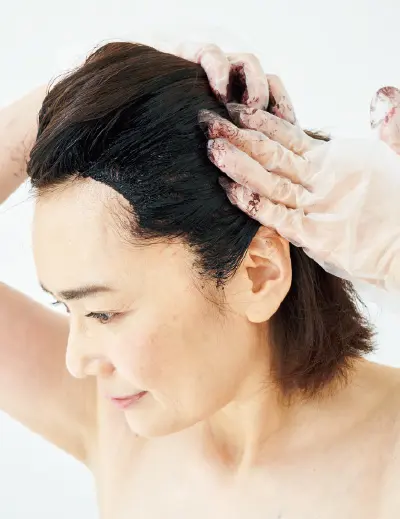 染まりにくい生えぎわはしっかりなでつける