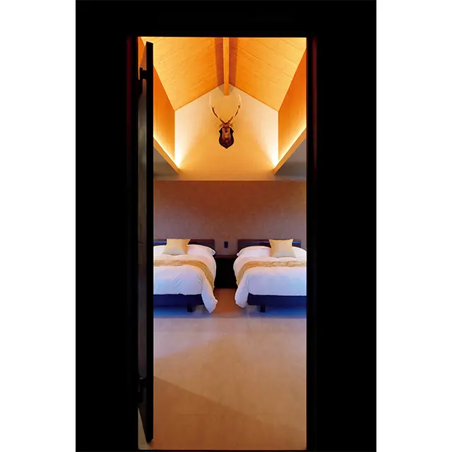 客室は各50㎡。しつらえは上質で、「非日常の静けさを体験してほしい」と、テレビ、時計はない。