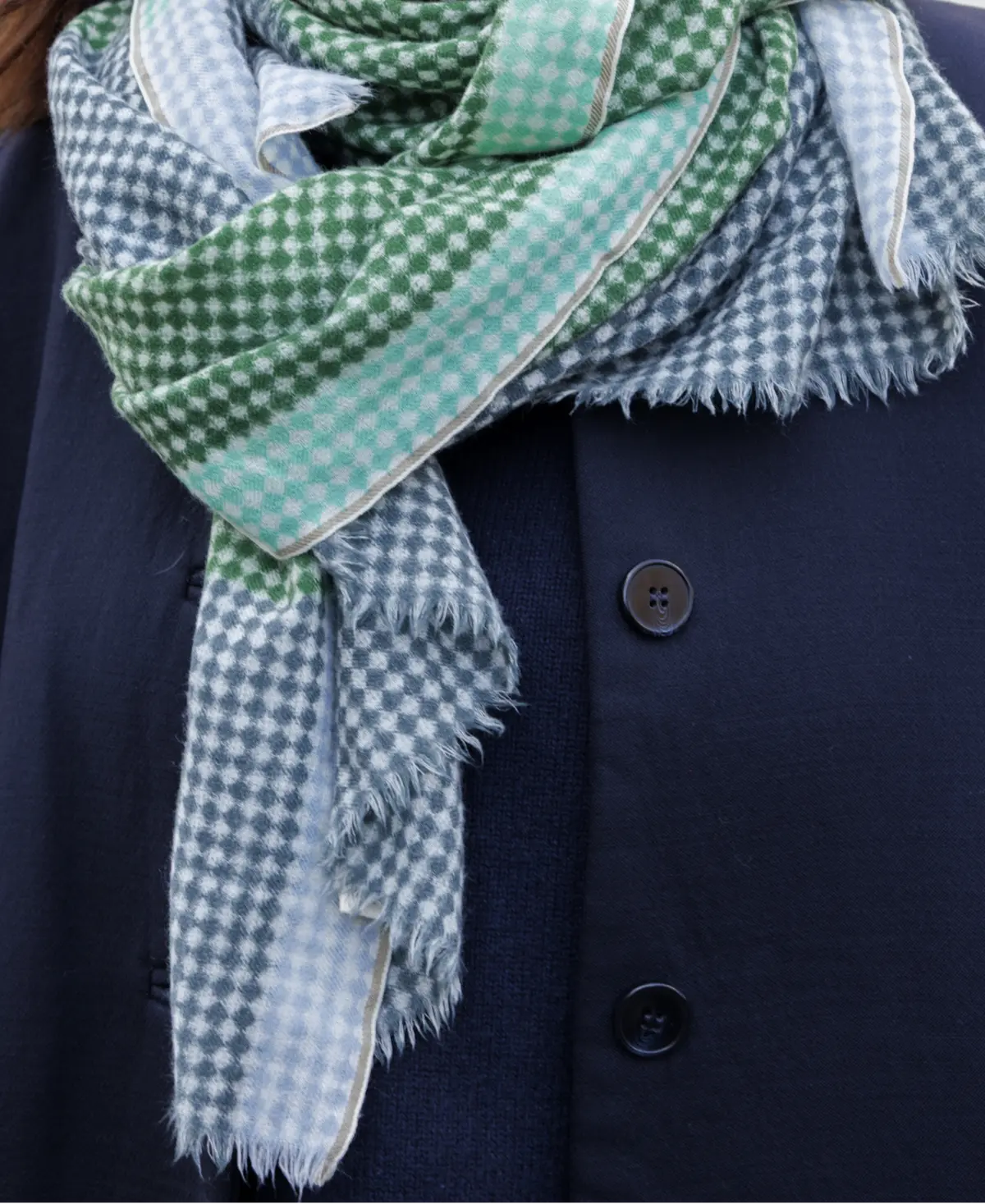 ファッションスナップ　ストール　ギンガムチェック