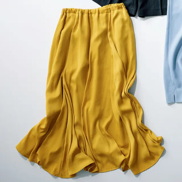 ドラマチックな揺れ感のあるスカート