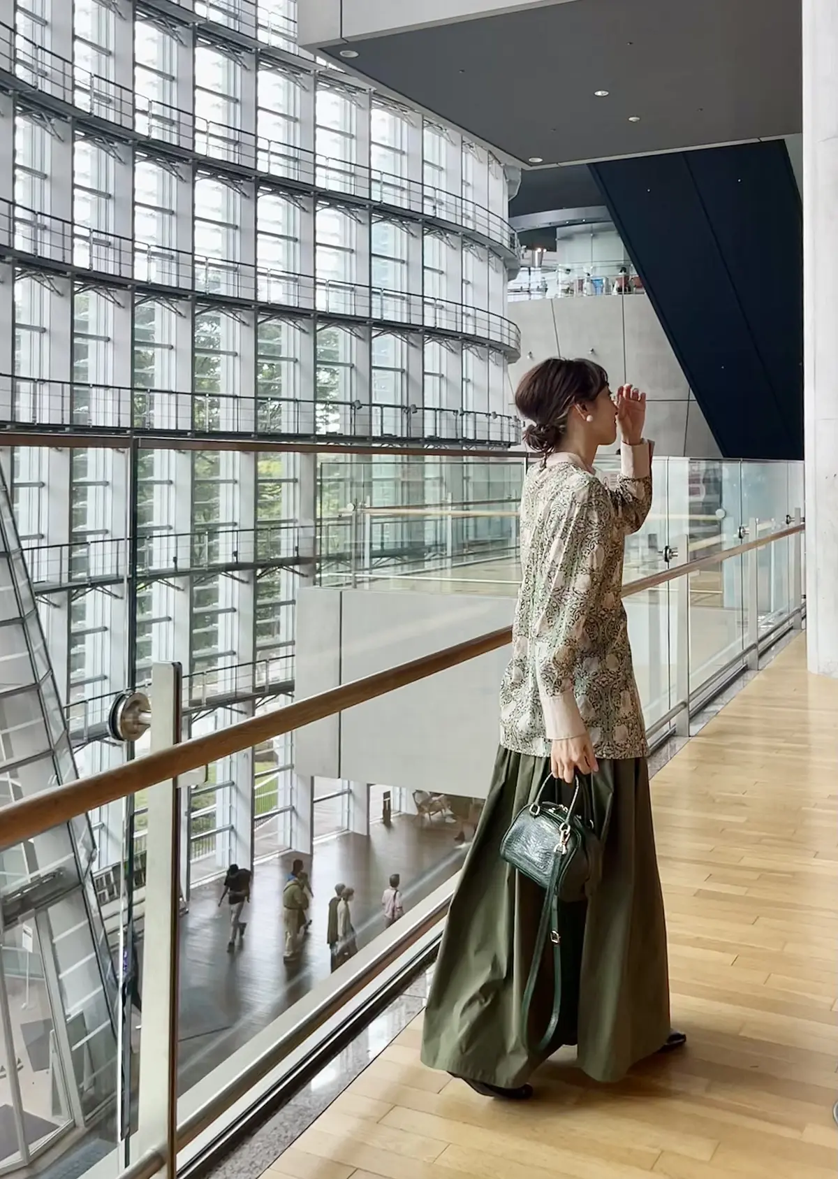 柄ブラウスでテート美術館展へ。の画像_11