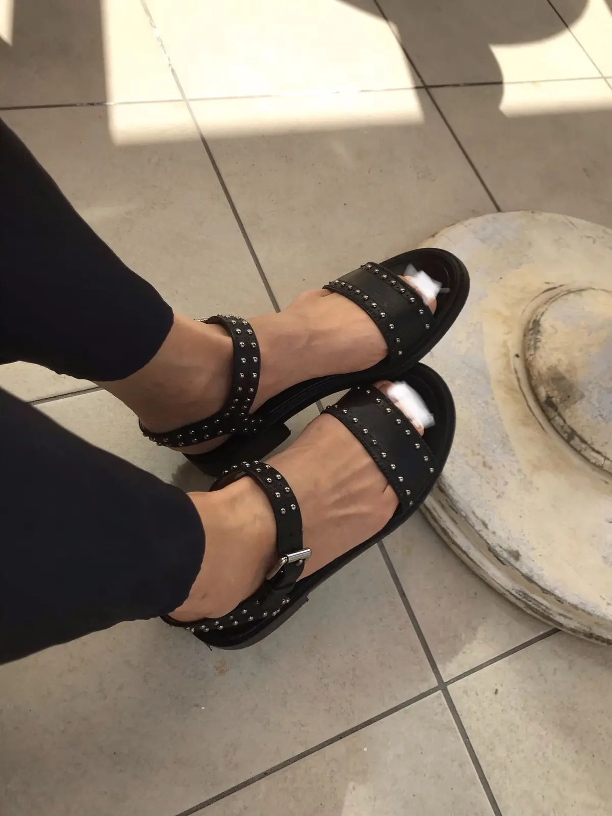 カジュアルにも綺麗目にも、楽でいい靴。の画像_9