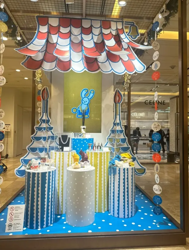 冬のパーティーに、シアー感のあるボウタイの画像_2