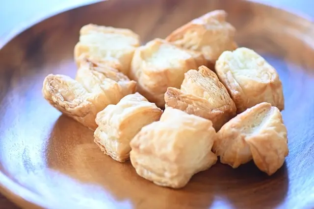 冷凍パイシートで一口サイズのパイを作りました