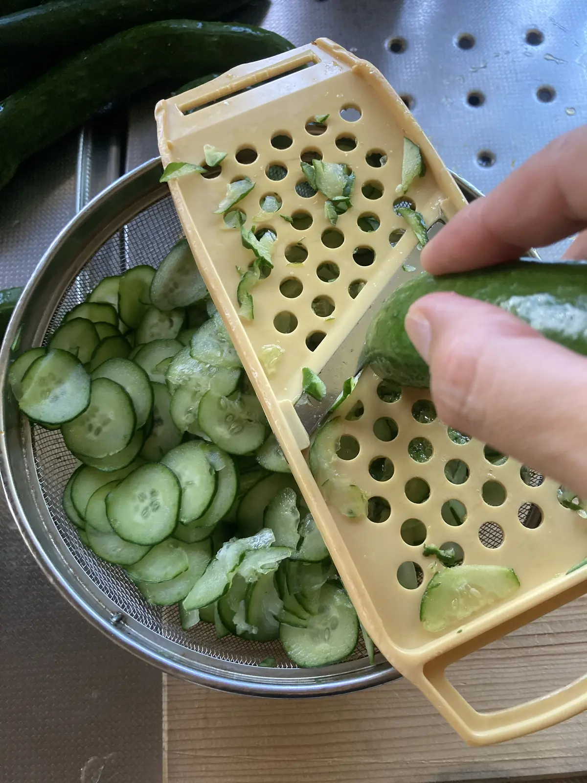 家庭菜園で採れた朝採りきゅうりでキューちの画像_3