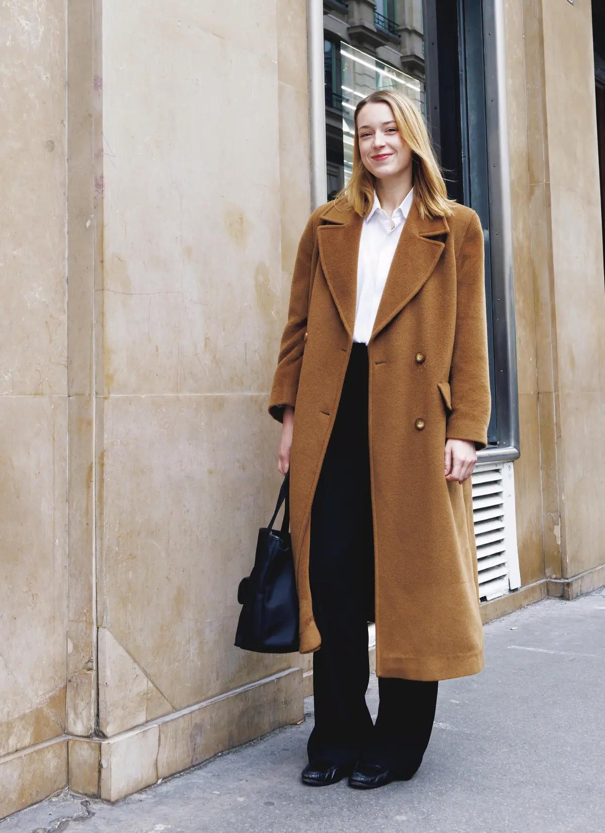 マダムのリアルなお出かけスタイル【海外ファッションSNAP】 ロングコート　エレーヌ 百貨店勤務／パリ