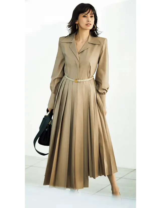 働くベージュ　③FENDI（フェンディ）のベージュコーデ