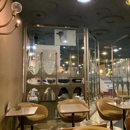 大阪の老舗喫茶 マヅラ喫茶店の店内