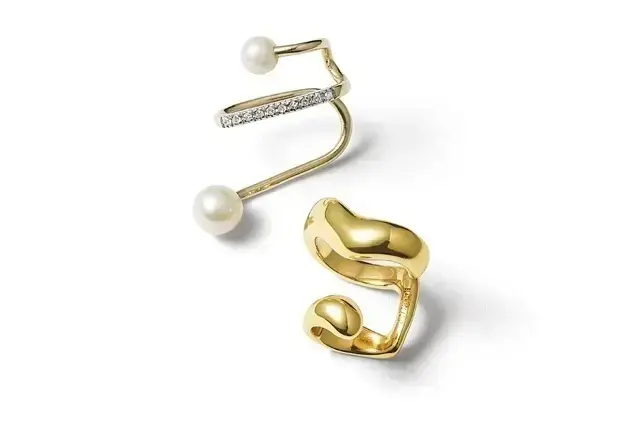 ホワイトダイヤモンドと淡水パールの贅沢なモチーフ。