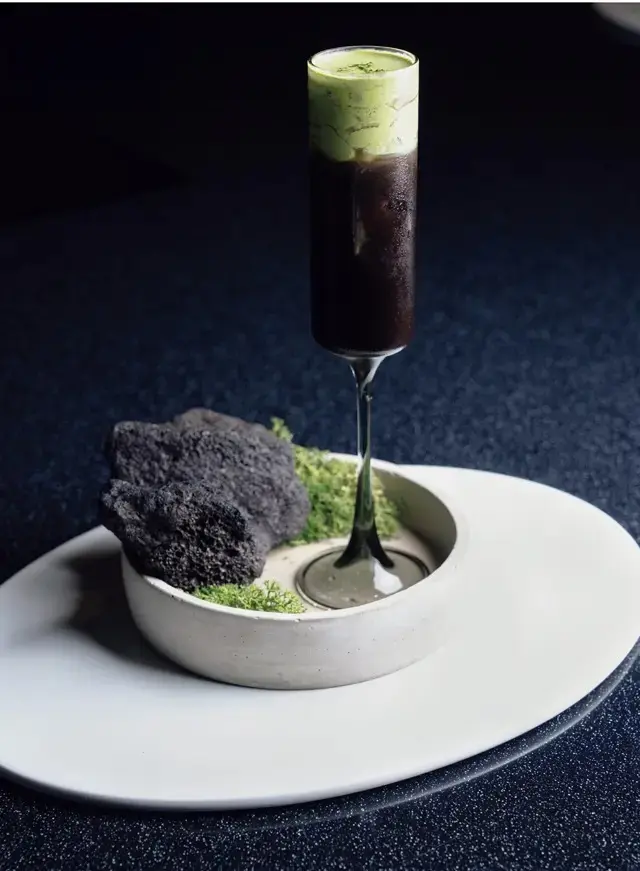 十長生の石から済州島の火山をイメージ。