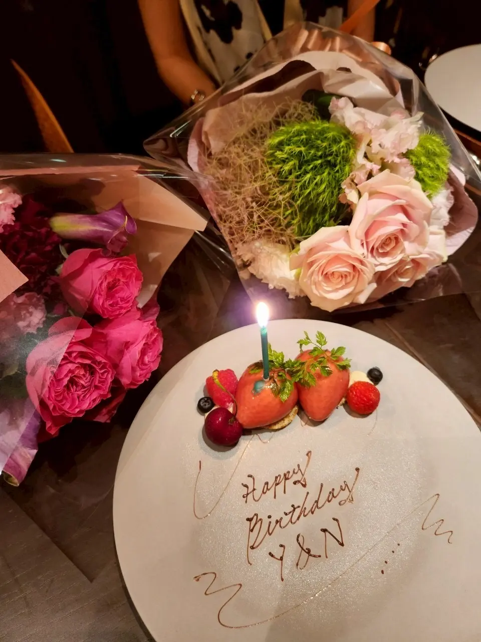 花束　誕生日プレート　アラフィフ誕生日パーティー