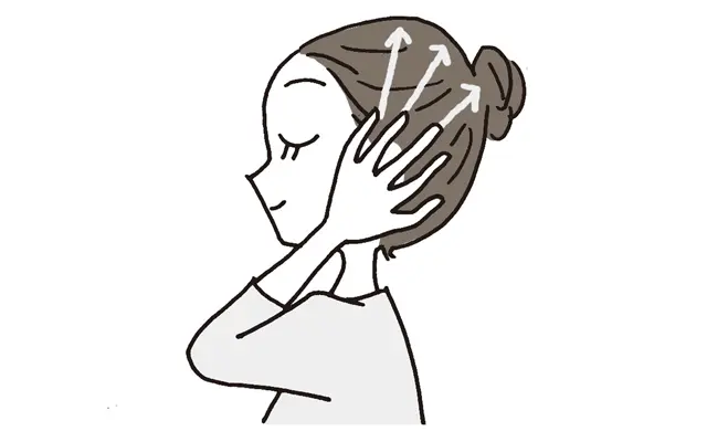 耳まわりをほぐし、頭皮を引き上げ