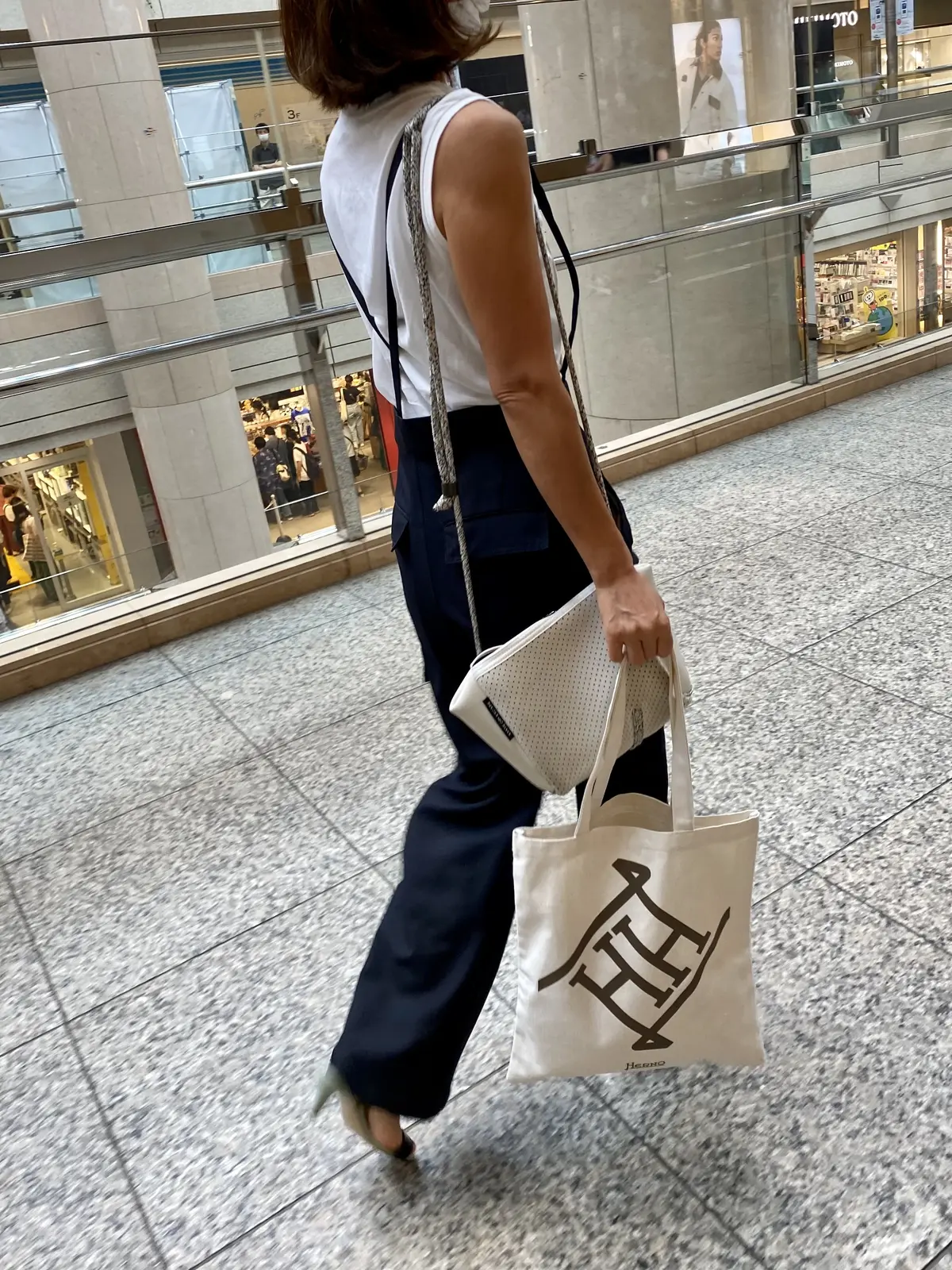 ヘルノのコラボトートでショッピングの画像_1