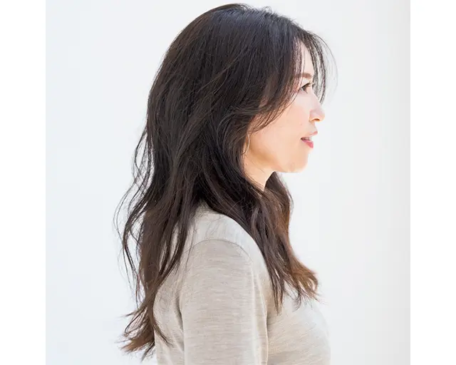 レイヤーロングヘアのサイド