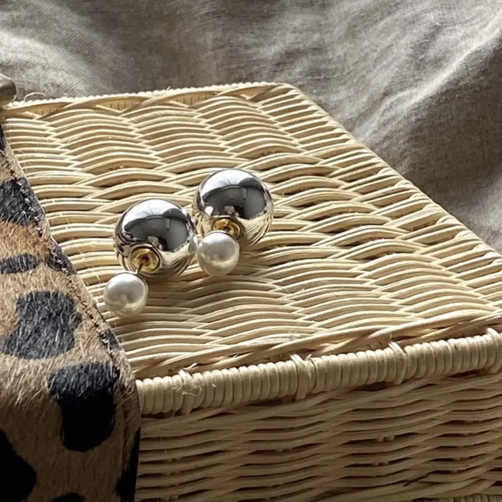 blancのダブルキャッチピアス