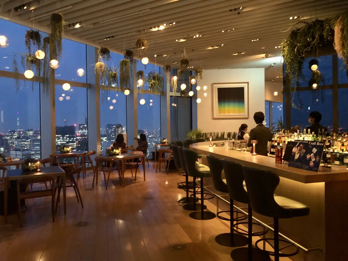 THE SUN & THE MOON。ザ サン & ザ ムーン。THE MOON。レストラン。店内。景色の綺麗なレストラン。