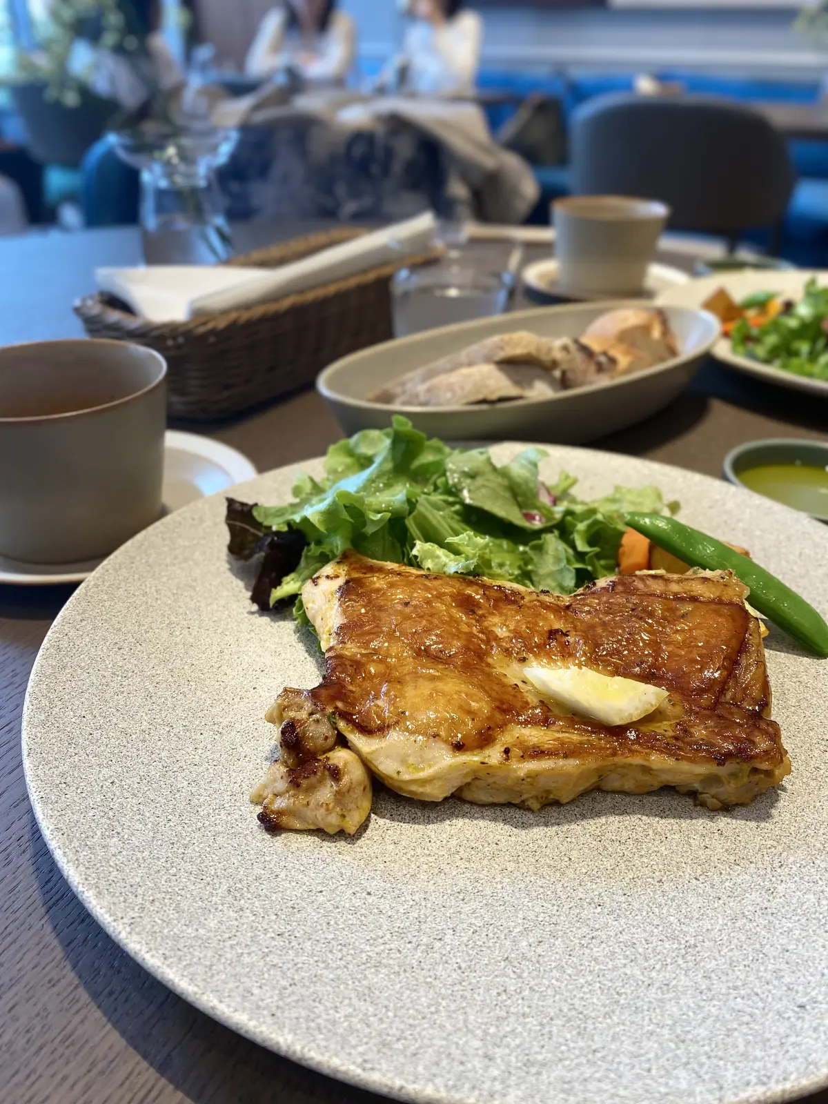 五反田のニューアメリカンダイニングGOTTAでのチキンプレートランチ。