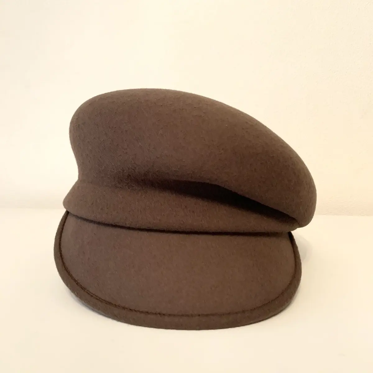 帽子を使って目線を上にの画像_2