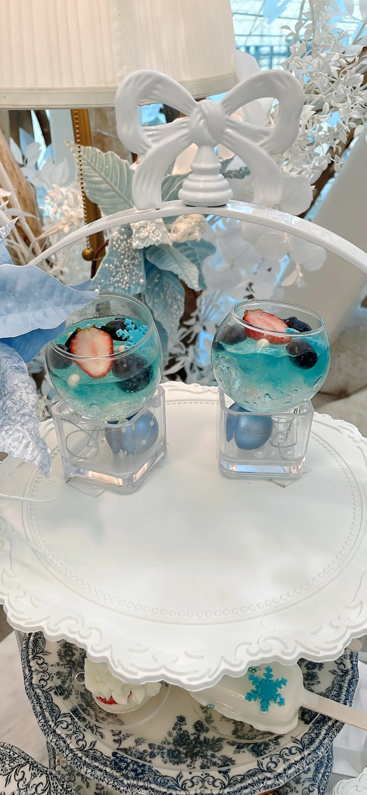 haute couture cafe、haute couture cafe表参道、表参道カフェ、ゼリー、水色ゼリー、オートクチュールカフェ、オートクチュールカフェ表参道、表参道グルメ、表参道アフタヌーンティー、期間限定、期間限定アフタヌーンティー、ジュレ、スイーツ、可愛いスイーツ、雪の結晶、冬スイーツ、クリスマスアフタヌーンティー、カルダモン、柑橘のジュレ、ヴィエリーヌ、アフタヌーンティー、スイーツ