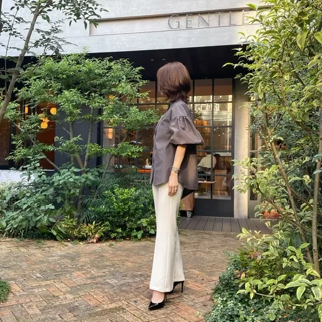 コーデしやすいホワイトパンツの画像_2