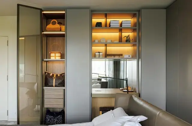 ワードローブは、モルテーニのグリスマスターシリーズ。