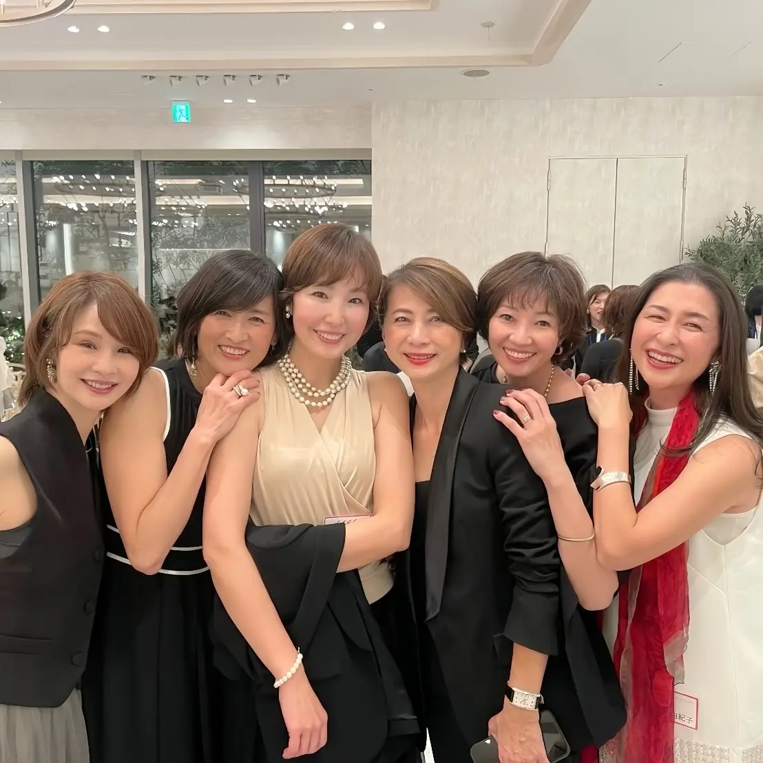 【H&M】白パンツドレスで「ソワレ・ドゥの画像_16