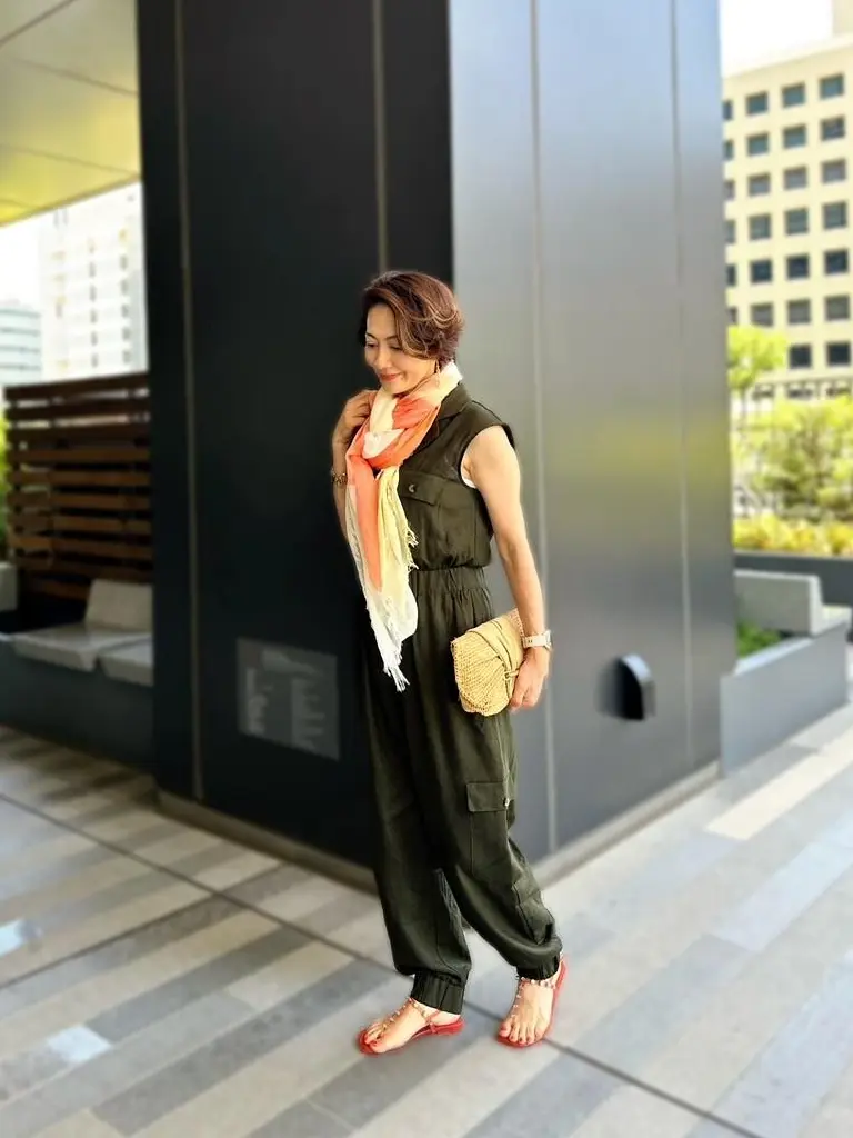 岡部みわこさん アレンジ自在なスカーフ使いできれい色を楽しむ