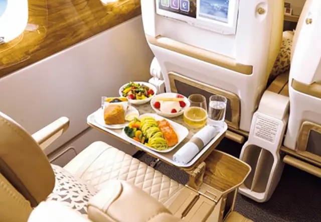 プレエコ専用の メニューは 陶器の器で提供