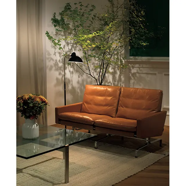 ソファは「PK31」、テーブルは「PK65」