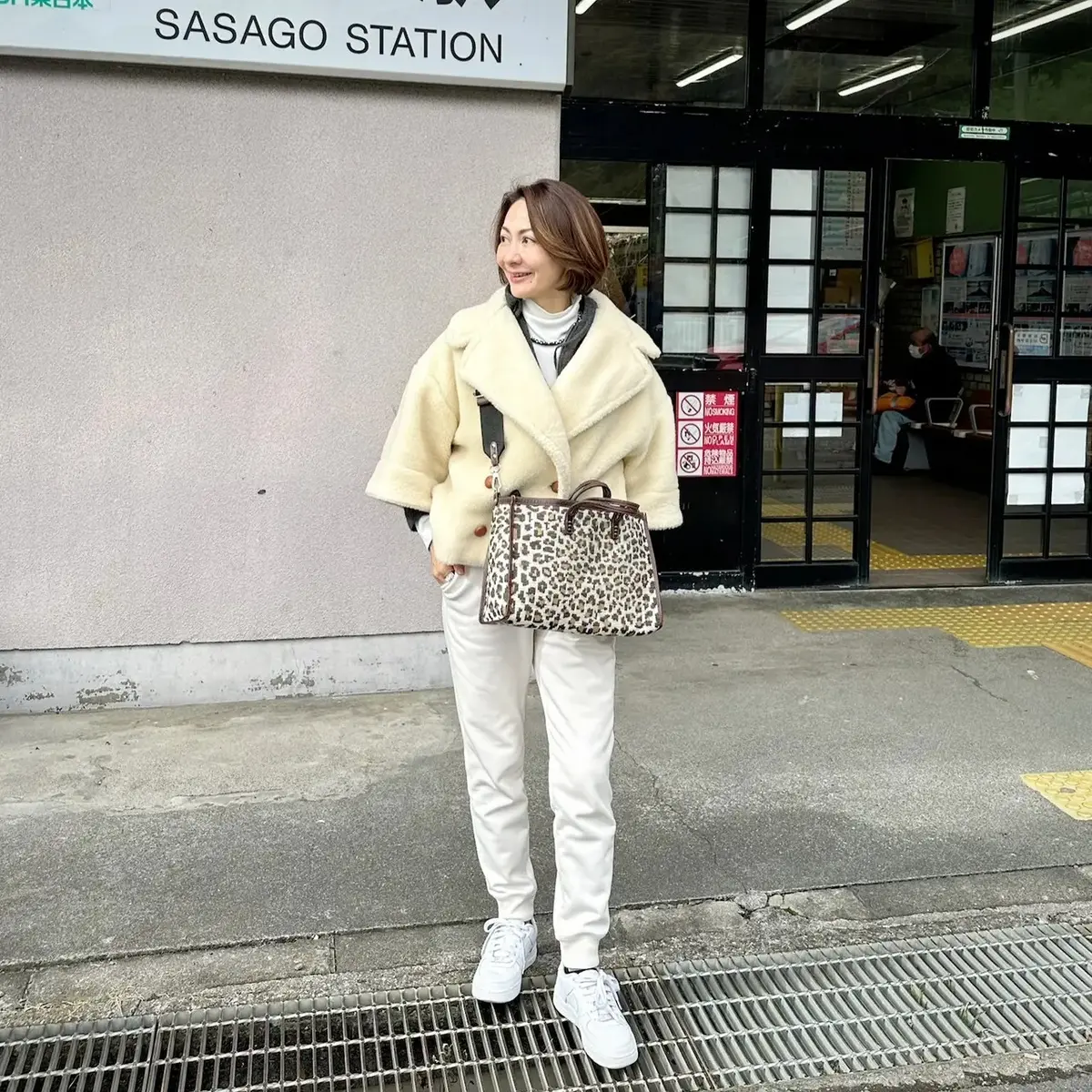 ホワイト系大人華カジュアル