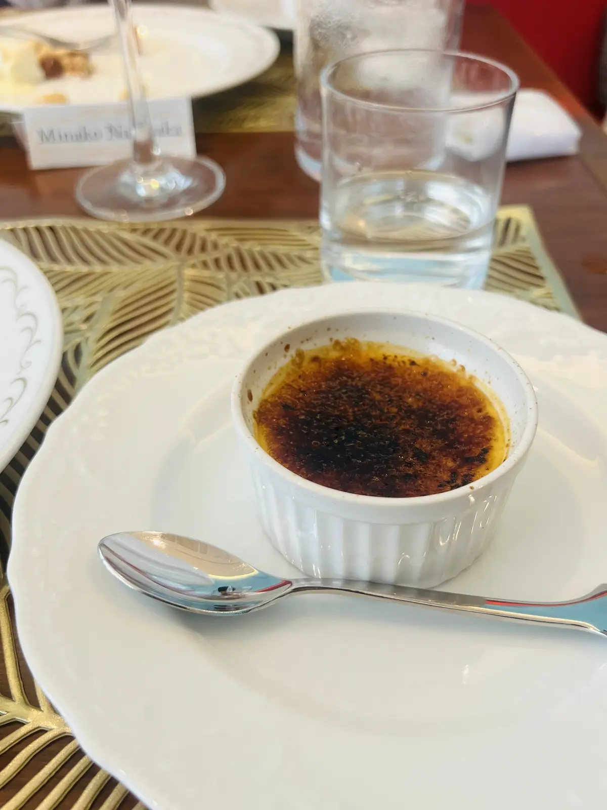 デザートのクリームブリュレ