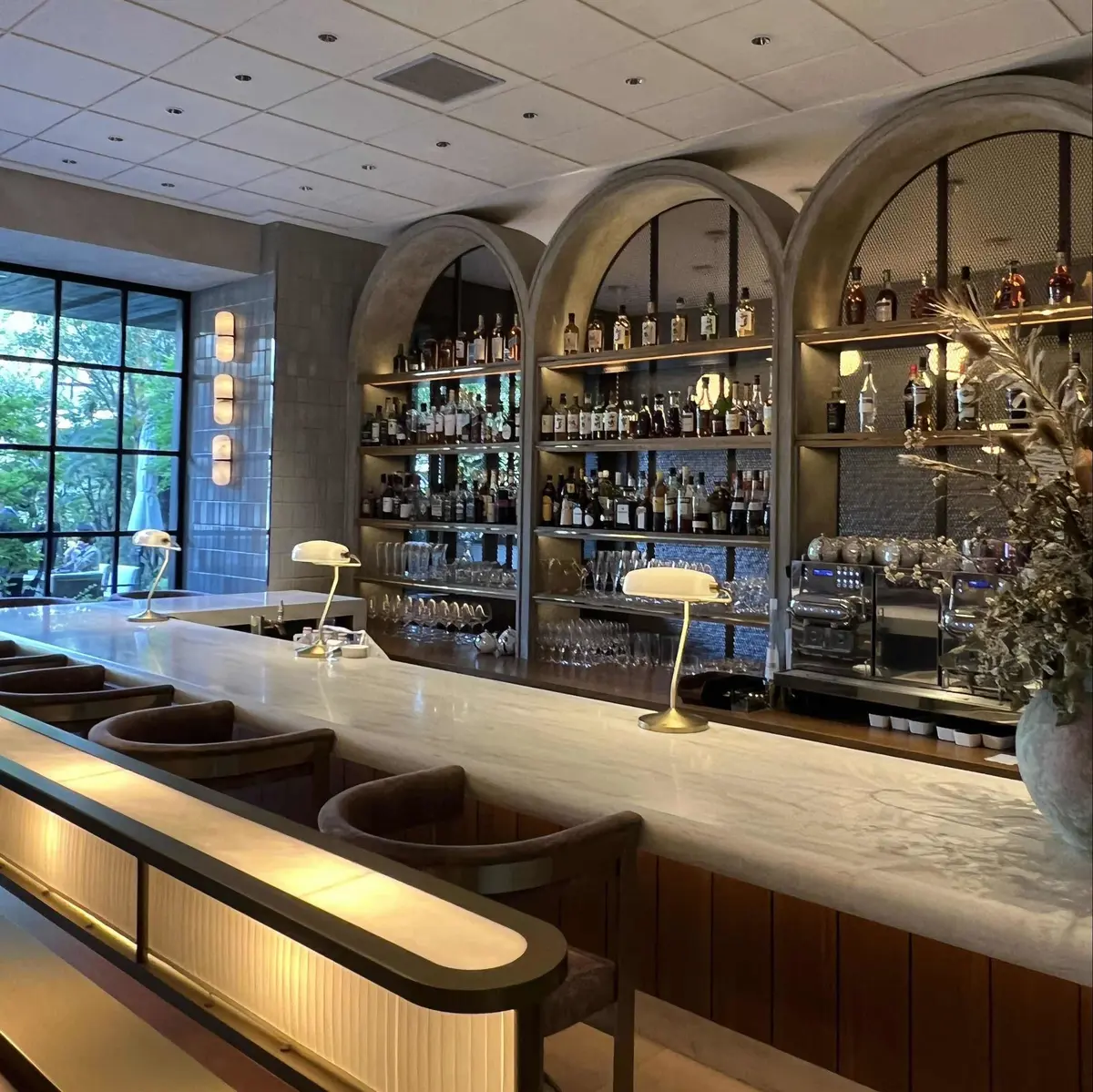 レストラン「GENTLE」店内写真、バーカウンター