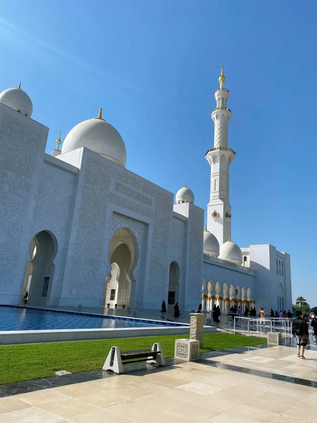 アブダビの象徴眩い「グラン・モスク」へ の画像_1