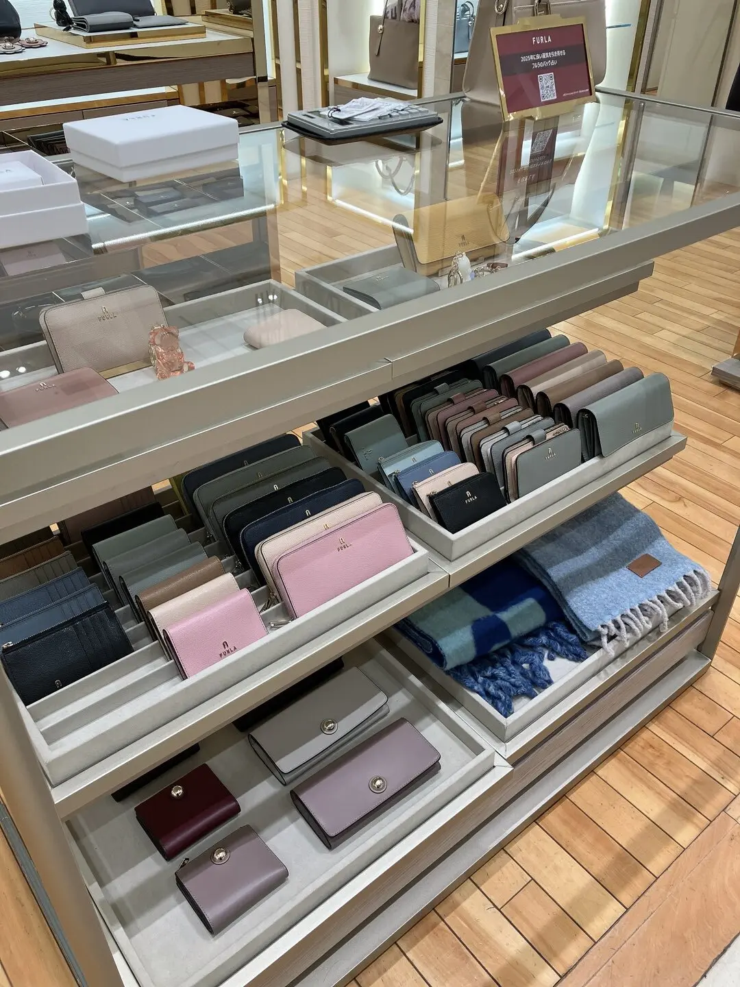 FURLA  フルラ　ミニ財布　小銭入れ　コインケース　高島屋　jマダム アラフィー　アラフィフ　名刺入れ　小銭入れ　ブランド財布　