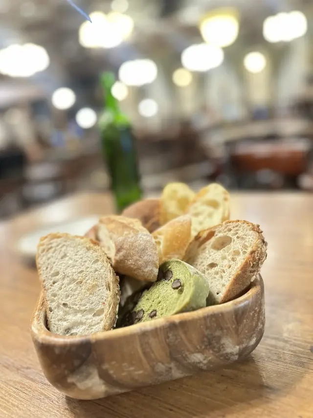 モノトーンドッツ×ホワイトパンツで、人気の画像_6