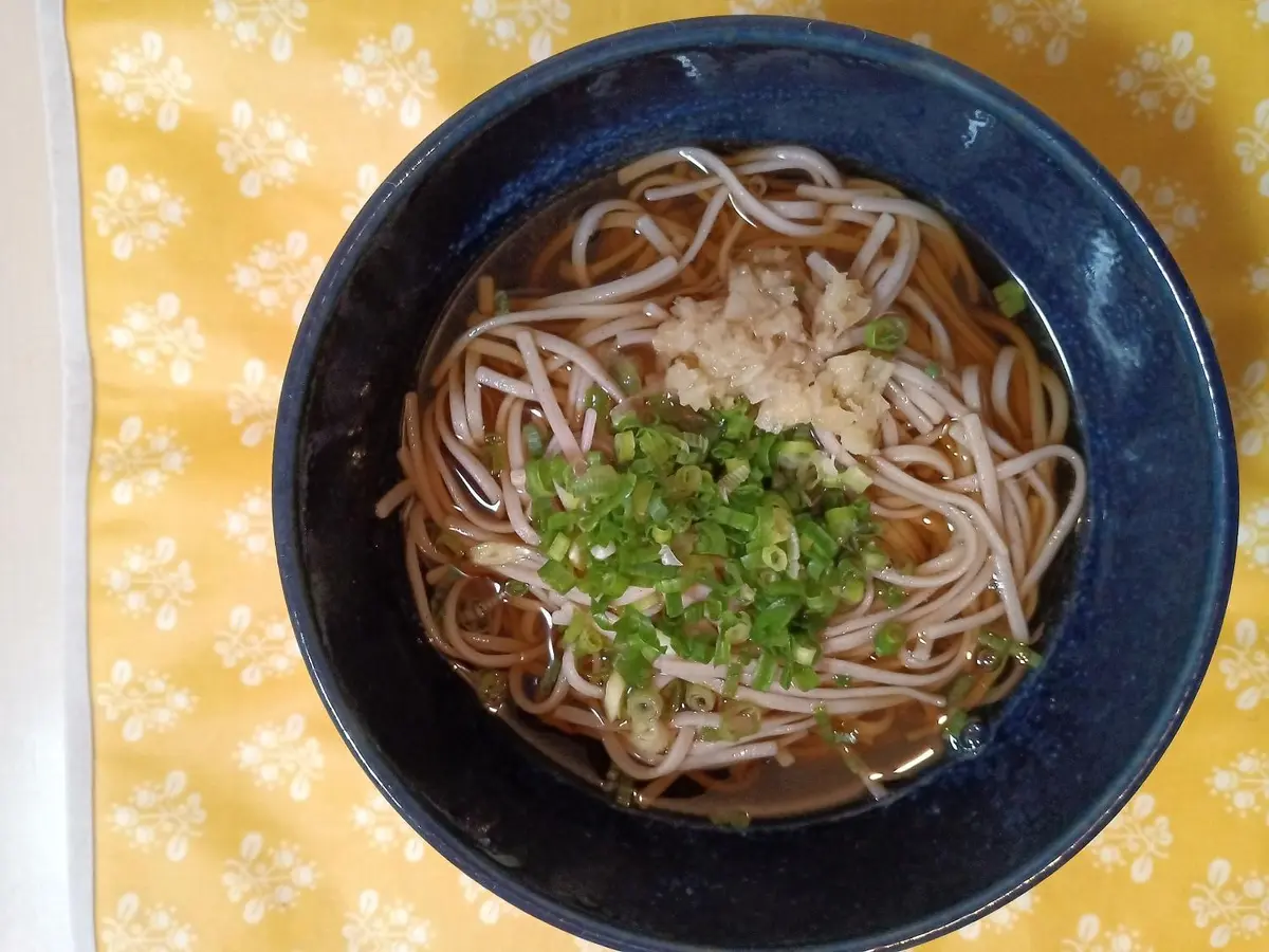 OurAge×Webエクラ　2日目は十割そば。同じく薬味に小ねぎと生姜を使っています。