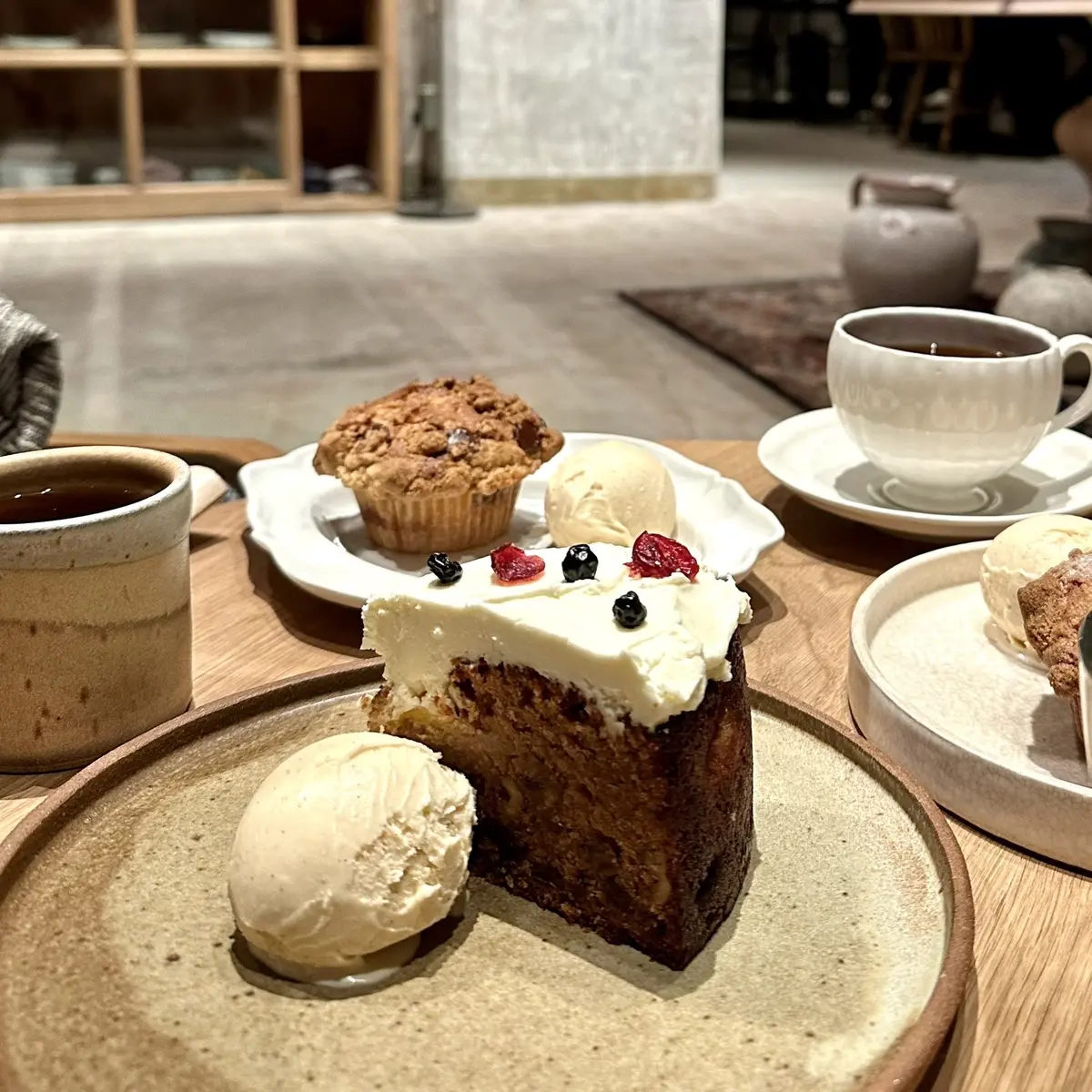 茅場町カフェ「COIN」キャロットケーキ、マフィン、コーヒー