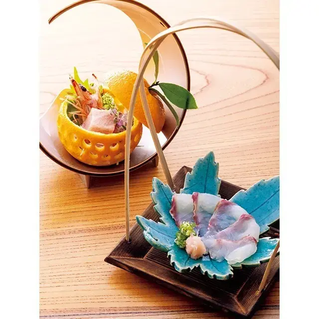 夜の￥20,000のコースでは、造りは2皿出てくることも多い。