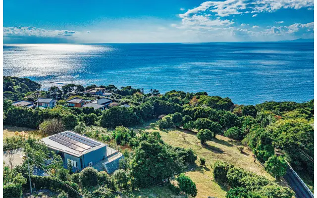 ❹『WEAZER西伊豆』は、西伊豆の戸田舟山集落の丘に立つ施設。将来的には、このエリア全体をオフグリッドエリアにする計画も