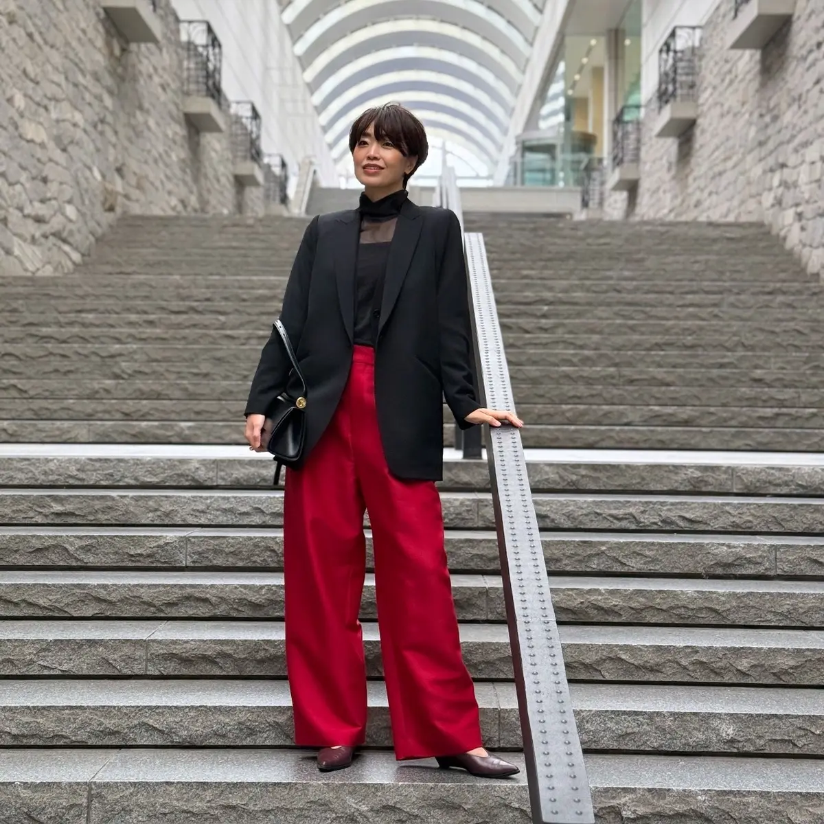 大人なクリスマス気分の装いはモダンに！！の画像_3