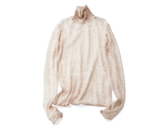 ニット￥35,200／オーラリー