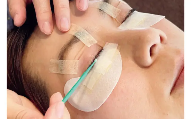 トリートメントを全体に塗布