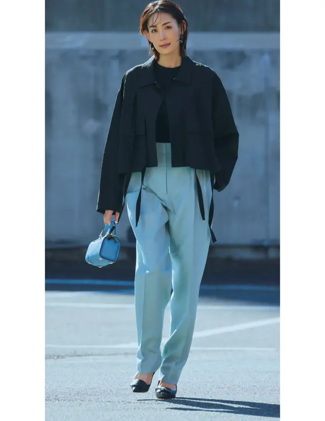 ミオズモーキーの丈短アウターのLIZA