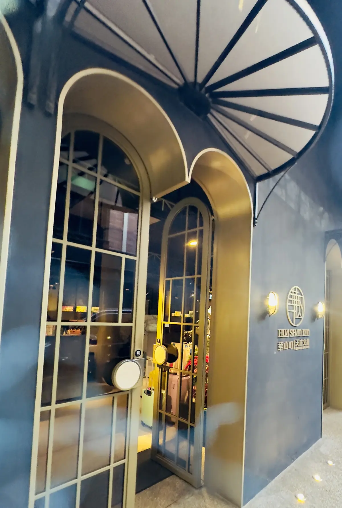 台北滞在記①　龍山寺で福を頂きました！の画像_1