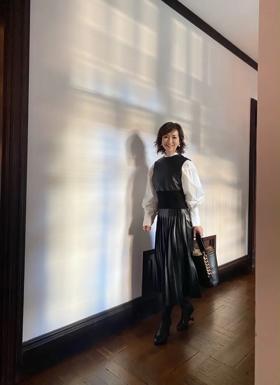 上下黒でセットアップ風コーデ 2選の画像_3