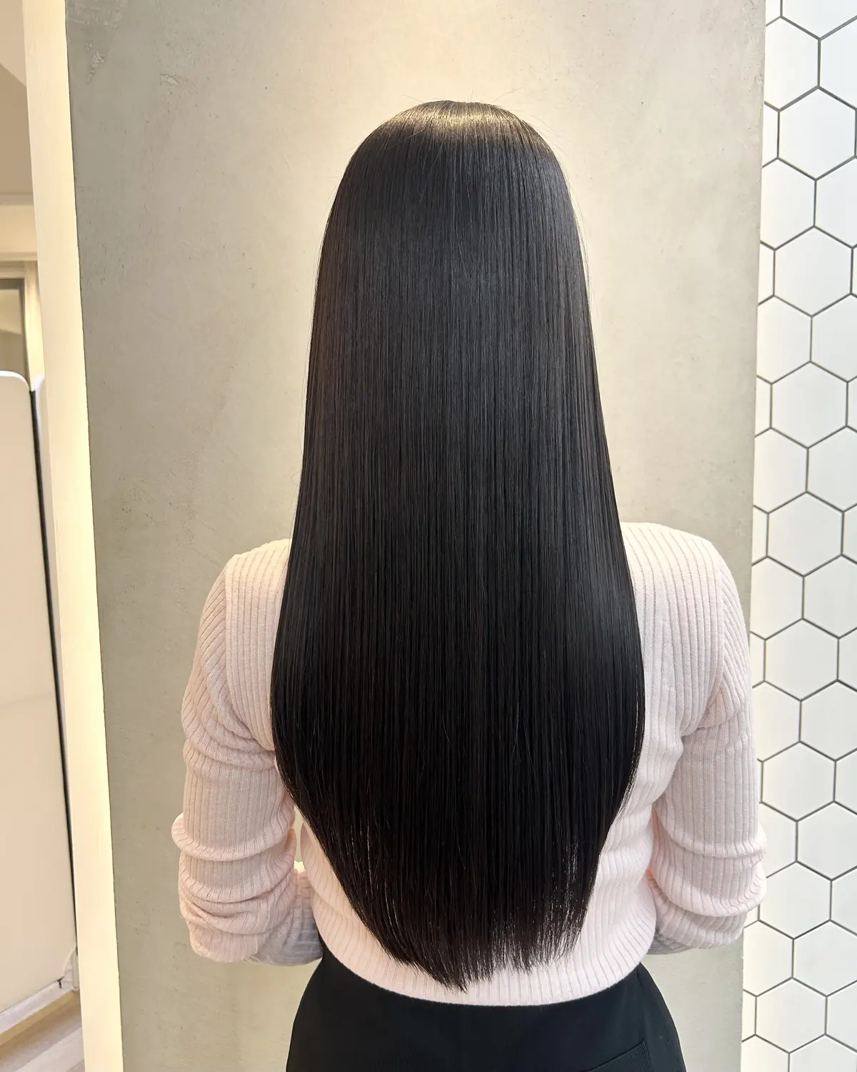 年齢を重ねても、ロングヘアを続けている理の画像_1