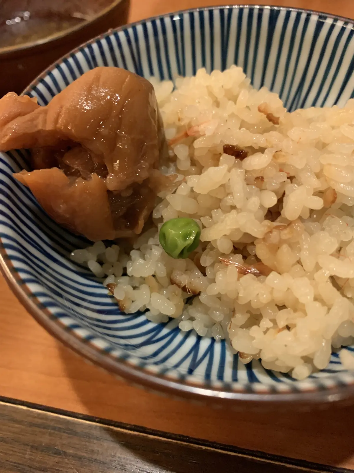 桜エビの炊き込みご飯と名物の梅干し